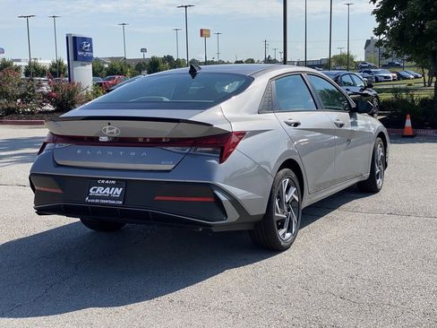 New 2025 Hyundai Elantra SEL image 7