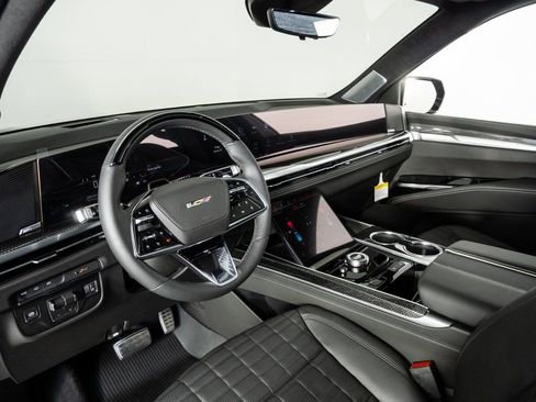 Used 2026 Cadillac Escalade V w/ LPO, ONYX Package image 4