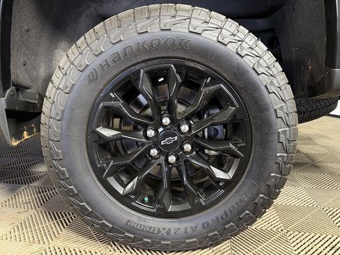 Used 2022 Chevrolet Colorado Z71 w/ Safety Package AWD/4WD image 17