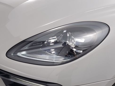 New 2026 Porsche Macan S image 32