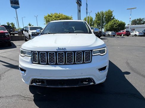 Used 2020 Jeep Grand Cherokee Overland w/ Trailer Tow Group IV RWD image 2