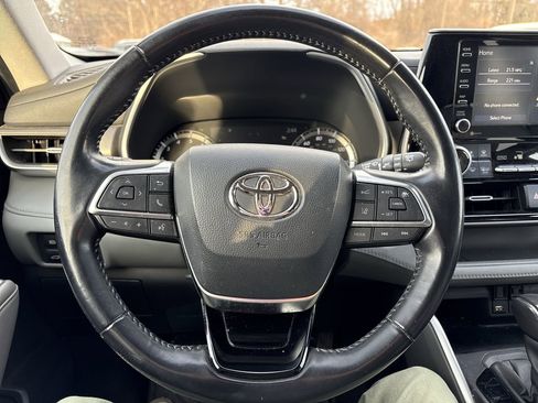 Used 2021 Toyota Highlander XLE image 14