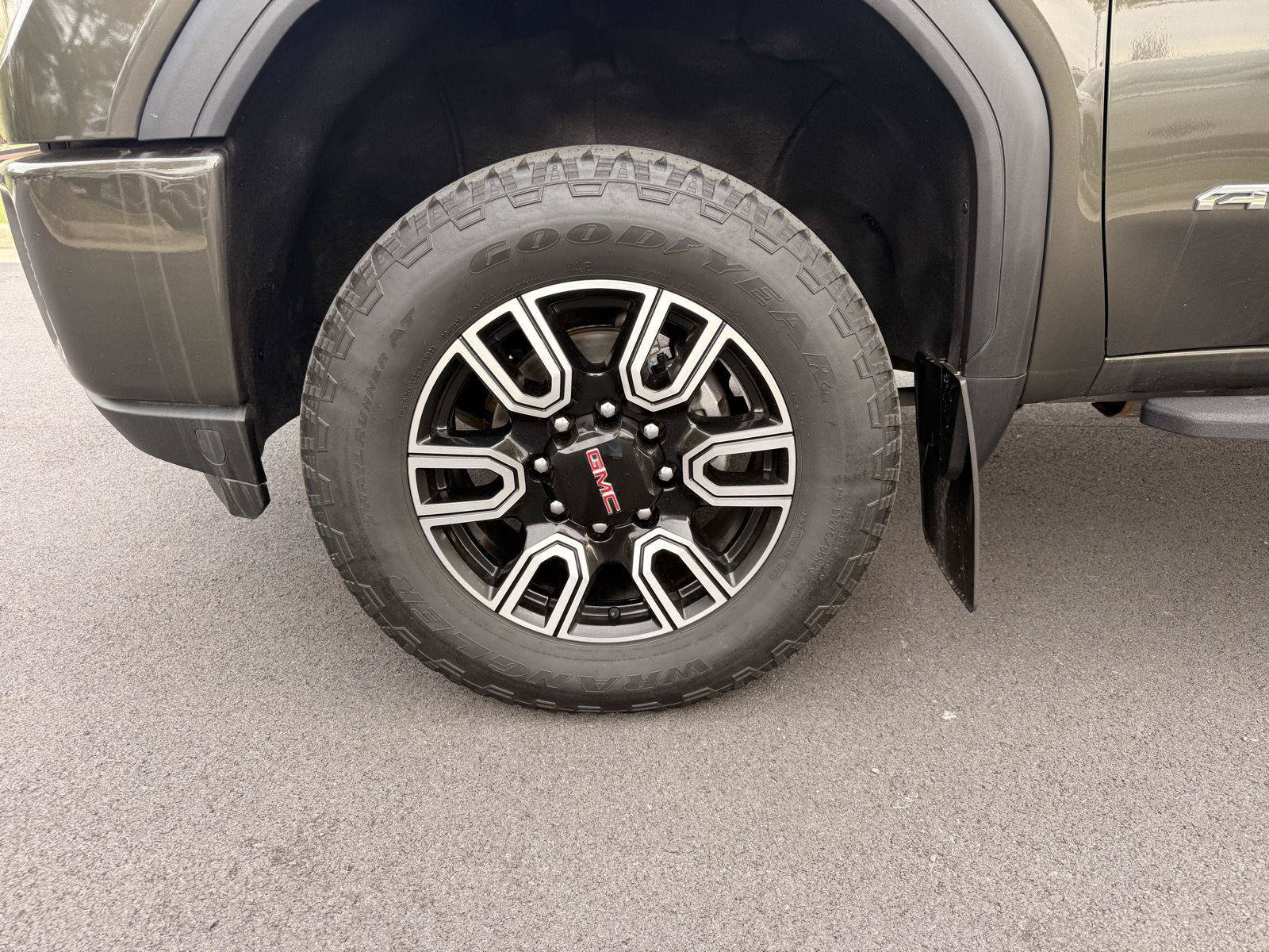 Used 2022 GMC Sierra 2500 AT4 AWD/4WD image 9