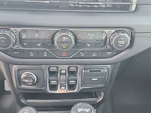 New 2026 Jeep Wrangler Sahara image 32