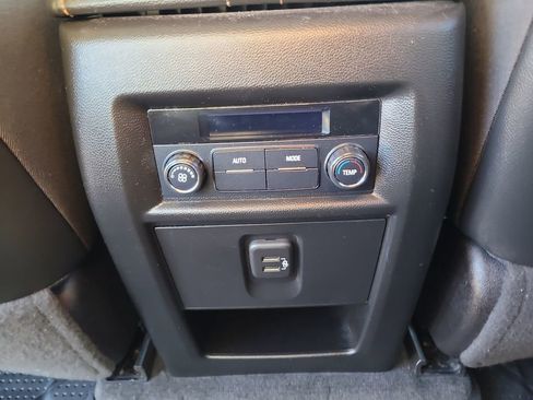 Used 2019 Chevrolet Traverse LT w/ LPO, Black Accent Package image 15