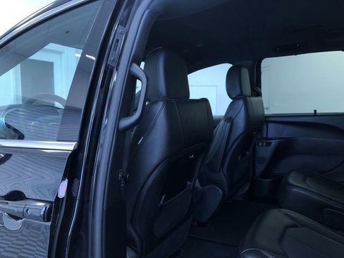 Used 2025 Chrysler Pacifica Select image 19