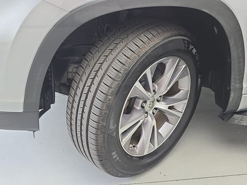 Used 2015 Toyota Highlander XLE FWD image 34