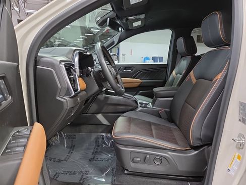 Used 2026 GMC Canyon AT4 w/ AT4 Premium Package image 9