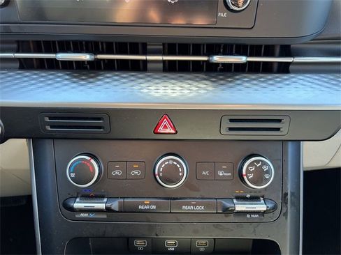 Certified 2024 Kia Carnival LX image 18