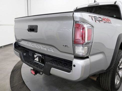 Used 2022 Toyota Tacoma TRD Off-Road w/ Technology Package AWD/4WD image 32