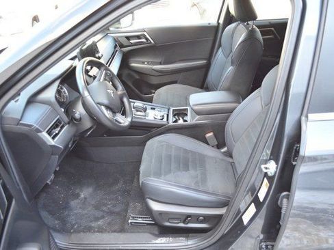 Used 2024 Mitsubishi Outlander SE image 15