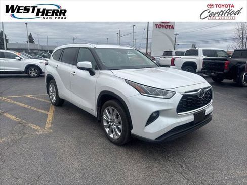 Certified 2026 Toyota Highlander Limited image 1