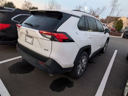 Used 2019 Toyota RAV4 XLE Premium w/ Cold Weather Package image 7