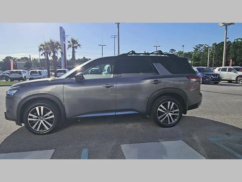 Used 2023 Nissan Pathfinder Platinum FWD image 25