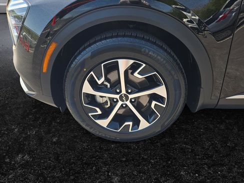 Used 2025 Kia Sportage EX image 9