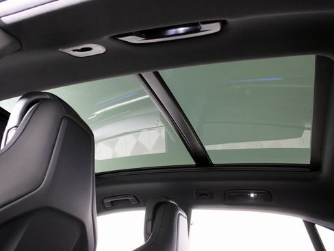 Used 2025 Porsche Macan 4 Electric image 19