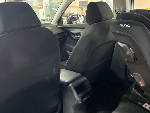 Used 2023 Honda HR-V LX image 12