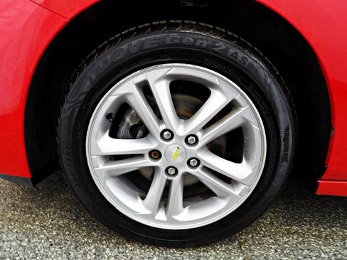 Used 2017 Chevrolet Cruze LT w/ Convenience Package FWD image 18