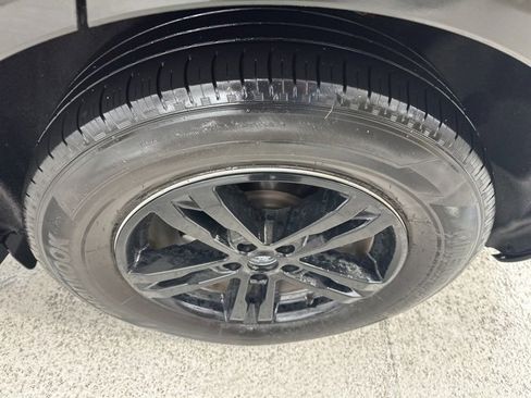 Used 2022 Ford Explorer XLT w/ Equipment Group 202A image 9