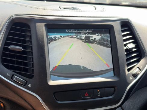 Used 2022 Jeep Cherokee Latitude Lux FWD image 18