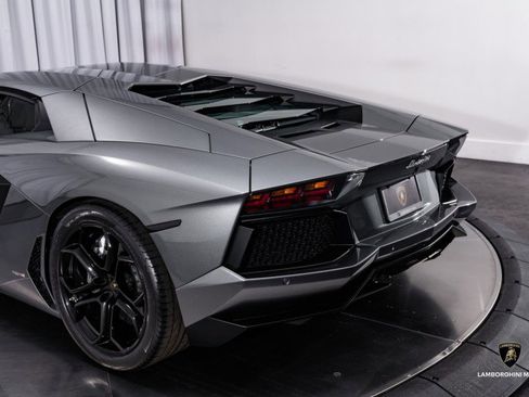 Used 2012 Lamborghini Aventador LP 700-4 image 17
