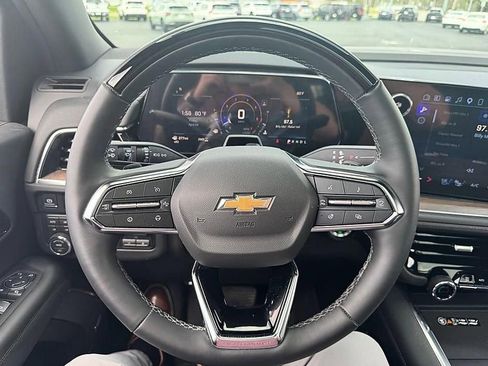 Used 2025 Chevrolet Tahoe High Country AWD/4WD image 12
