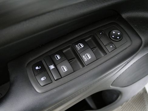 Used 2022 Jeep Grand Cherokee Laredo X AWD/4WD image 17