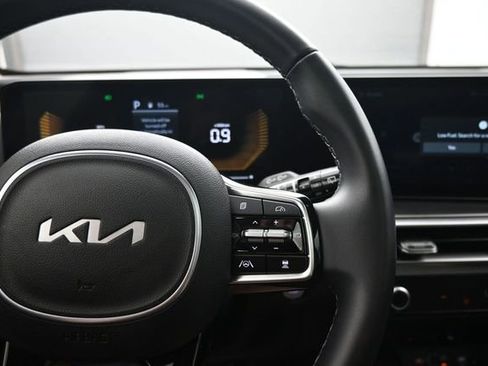 Used 2025 Kia Sorento S w/ Panoramic Sunroof Package FWD image 16