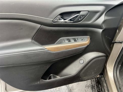 Certified 2023 GMC Acadia SLE w/ Driver Convenience Package image 14