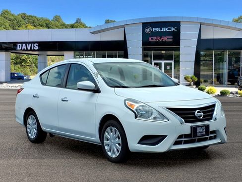 Used 2019 Nissan Versa SV FWD image 1