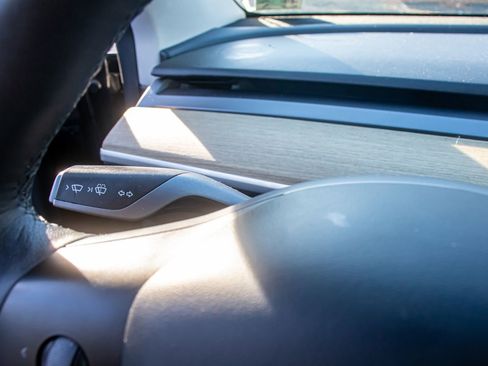 Used 2022 Tesla Model Y Long Range image 19