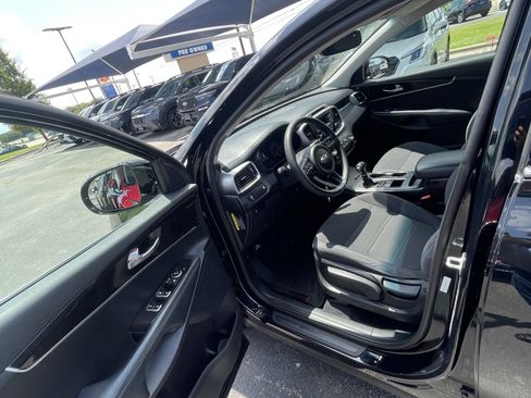 Used 2017 Kia Sorento L FWD image 19