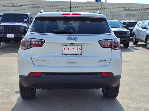 New 2026 Jeep Compass Latitude image 5
