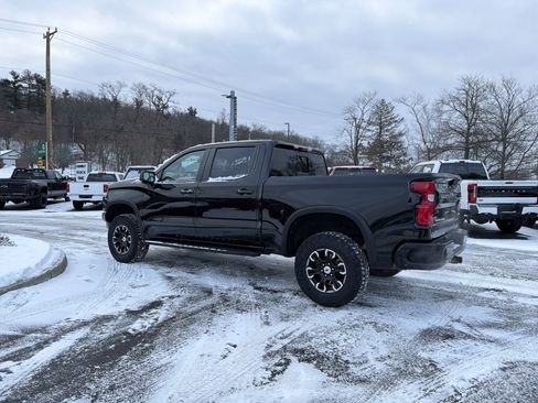 Used 2022 Chevrolet Silverado 1500 ZR2 w/ Technology Package image 8