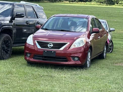 Used 2013 Nissan Versa FWD image 3