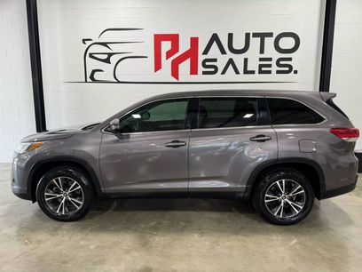 Used 2019 Toyota Highlander LE w/ Phone Cable & Charge Package