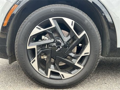 Certified 2024 Kia Sportage SX image 10