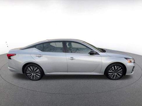 Used 2024 Nissan Altima 2.5 SV image 16