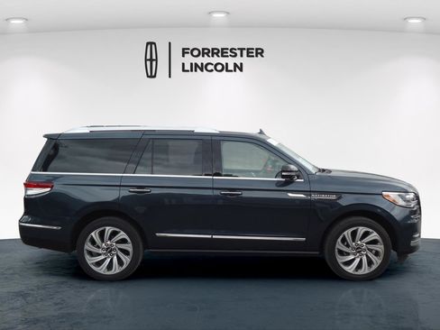 Certified 2024 Lincoln Navigator Reserve AWD/4WD image 2