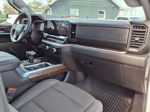 Used 2025 GMC Sierra 1500 Elevation image 11