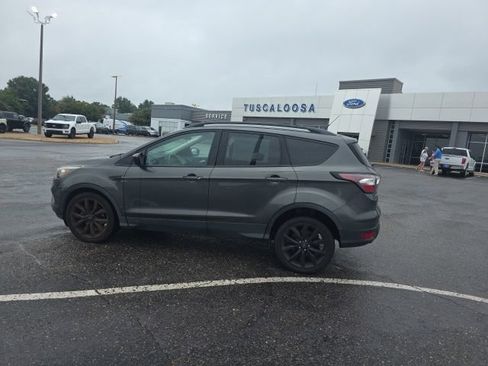 Used 2017 Ford Escape SE w/ Equipment Group 201A FWD image 6