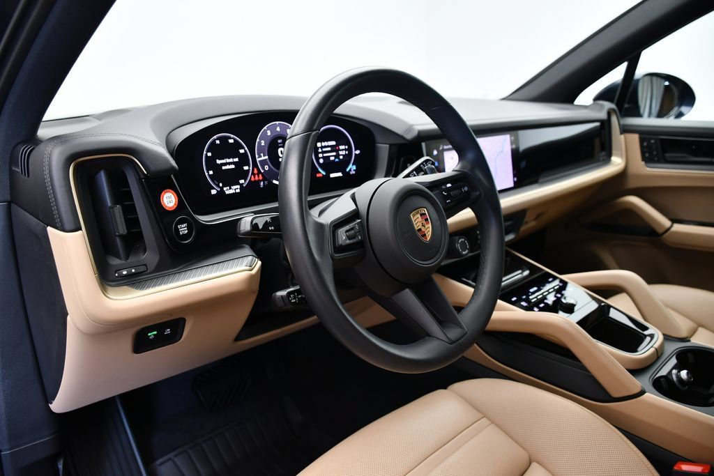 Certified 2025 Porsche Cayenne AWD/4WD image 4