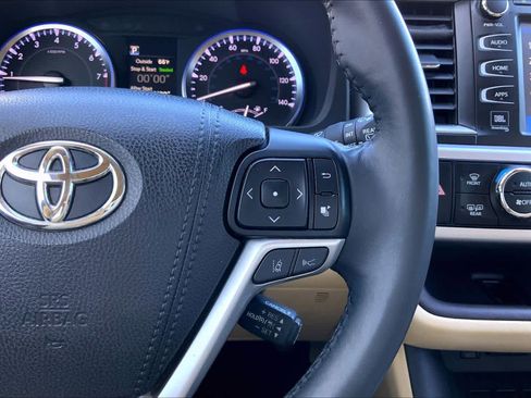 Used 2017 Toyota Highlander Limited image 23