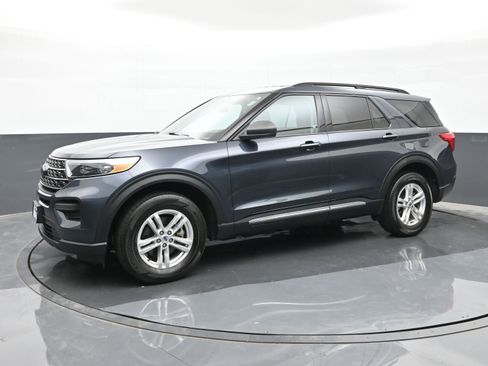 Used 2022 Ford Explorer XLT image 4