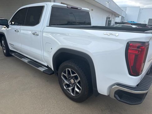 Used 2022 GMC Sierra 1500 SLT w/ SLT Convenience Package AWD/4WD image 8