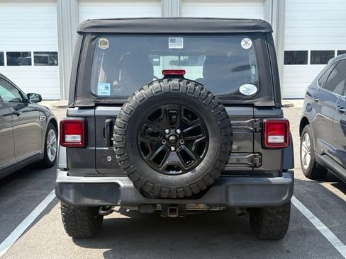 Used 2018 Jeep Wrangler Unlimited Sport AWD/4WD image 3