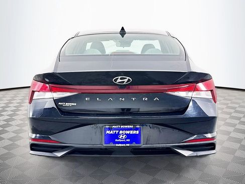 Used 2023 Hyundai Elantra SEL w/ Convenience Package image 6
