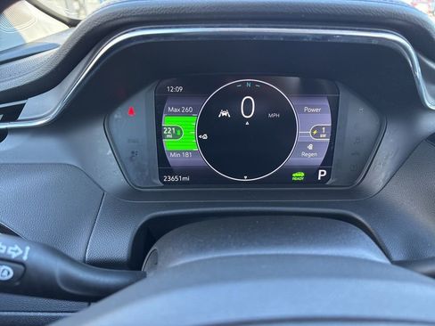 Used 2022 Chevrolet Bolt EUV LT w/ Comfort Package image 27