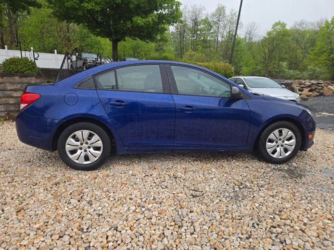 Used 2013 Chevrolet Cruze LS FWD image 9