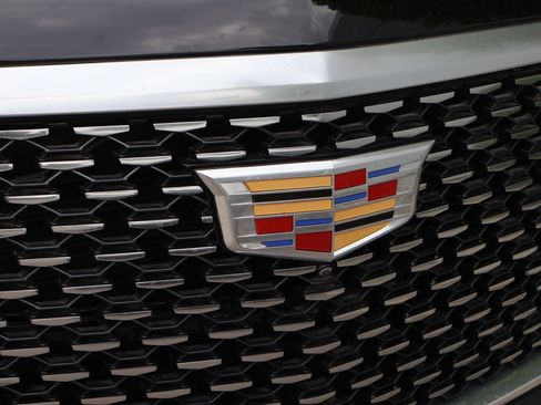 Used 2022 Cadillac Escalade ESV Premium Luxury w/ Performance Package AWD/4WD image 2